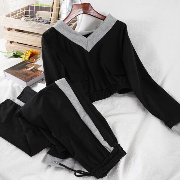 V072 Simple Korean Ins Autumn And Winter New Short V-neck Color Matching Top - Image 2