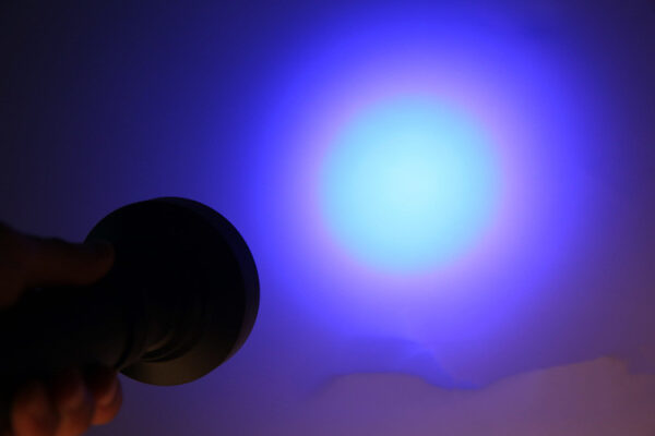 Violet fluorescent agent detection flashlight - Image 8
